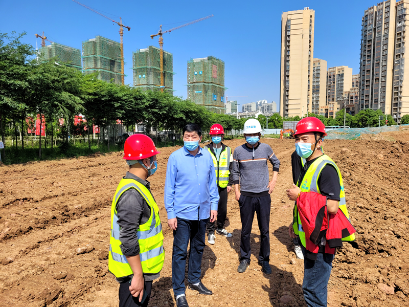 六安市重點工程建設管理處黨組書記、主任陳斌到長安路南延項目調(diào)研復工復產(chǎn)工作
